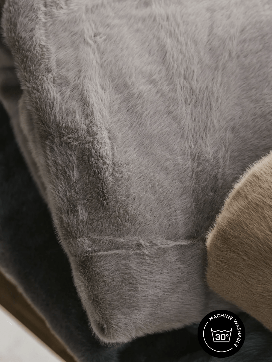 Fur Throw Ghost 220 x 140cm