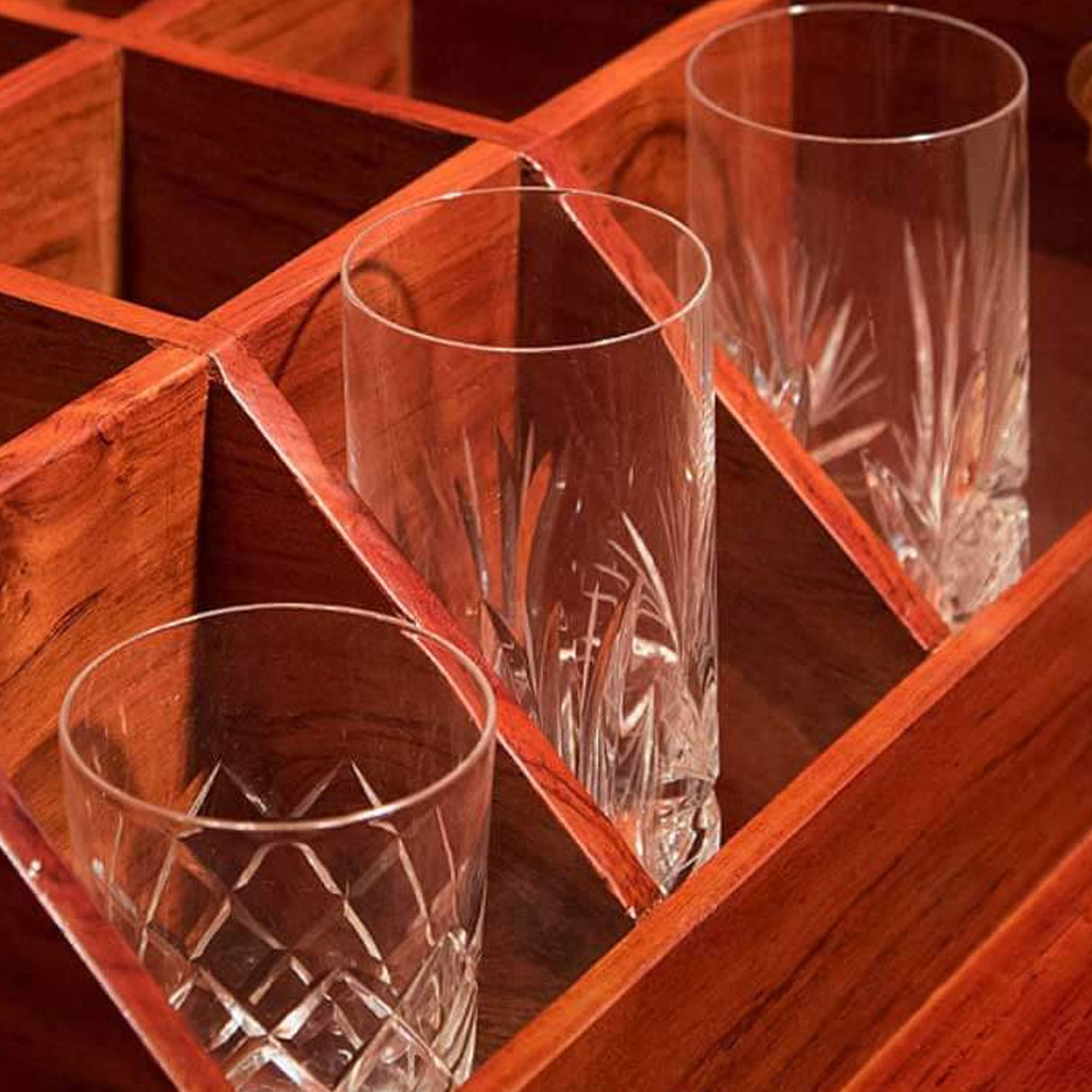Kariba Field Bar with Tray Table