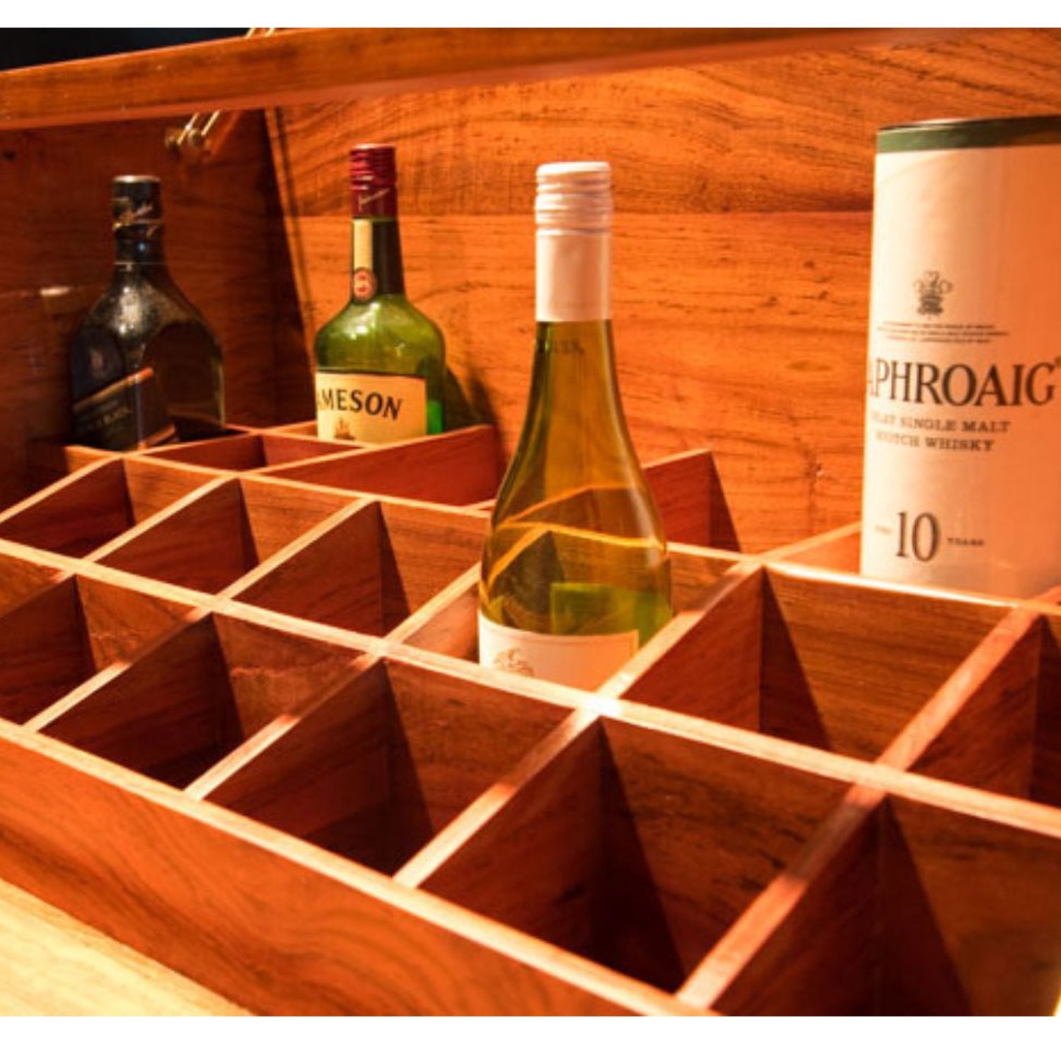 Mana Field Bar with Tray Table